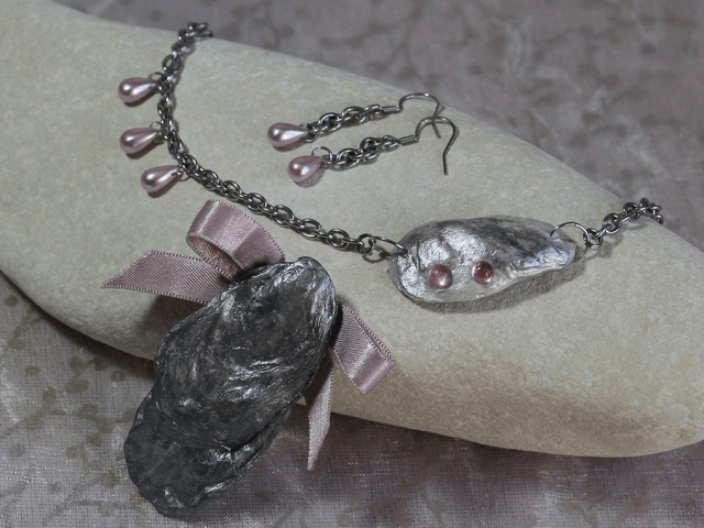 'coquette' brooch