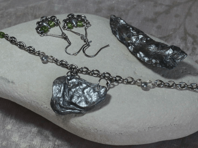'écaille métallique' necklace