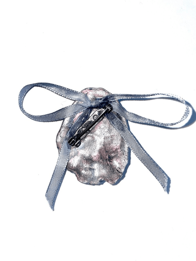 'écaille' oyster brooch