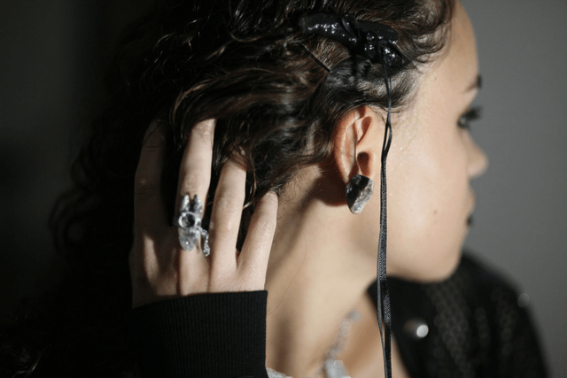 'black bow' hairclip