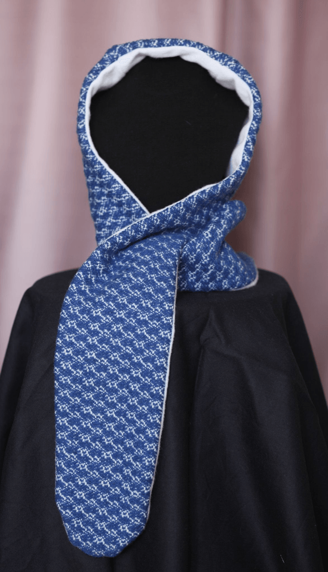 blue/white hood-scarf