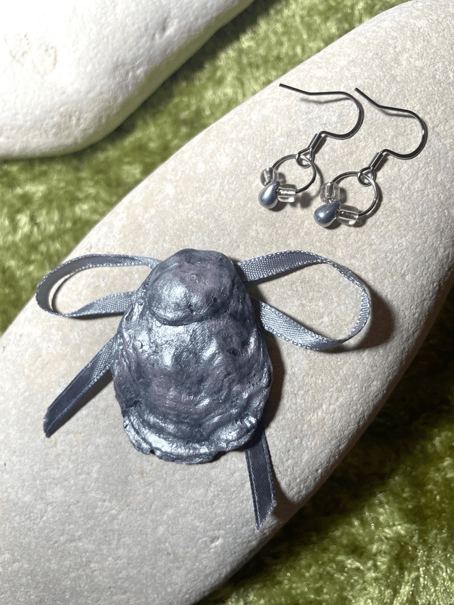 'écaille' oyster brooch