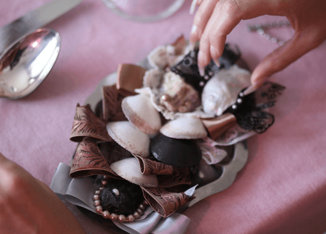 'almond lace' hairclip