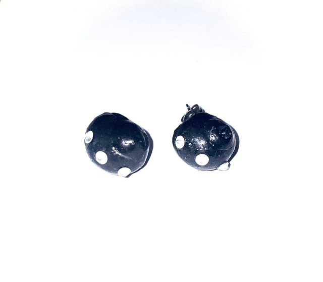 'black snail' earrings