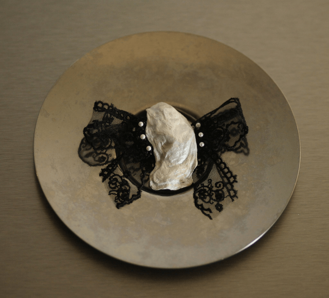 'oyster lace' hairclip