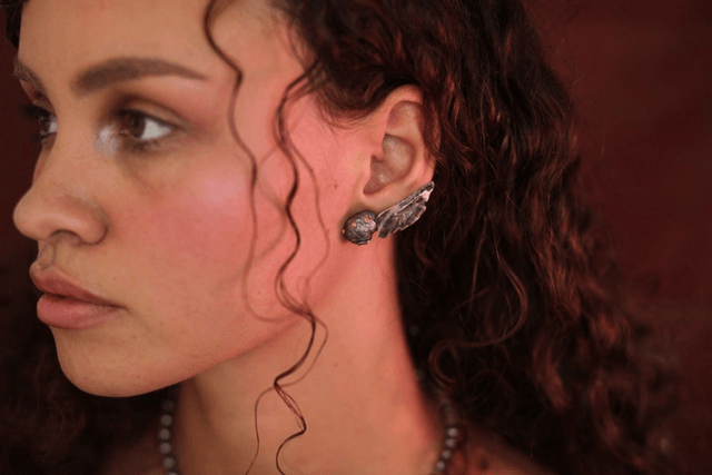 'melody wing' mono earring