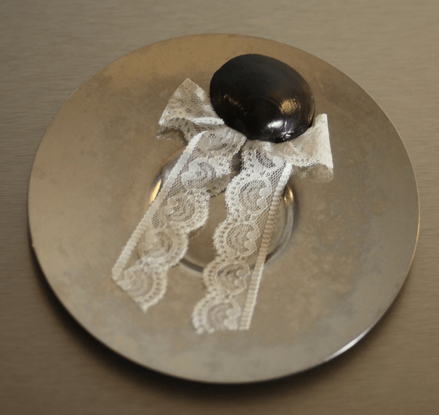 'almond lace' hairclip