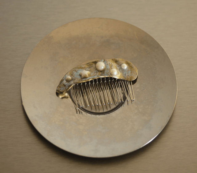 'magician' hairclip