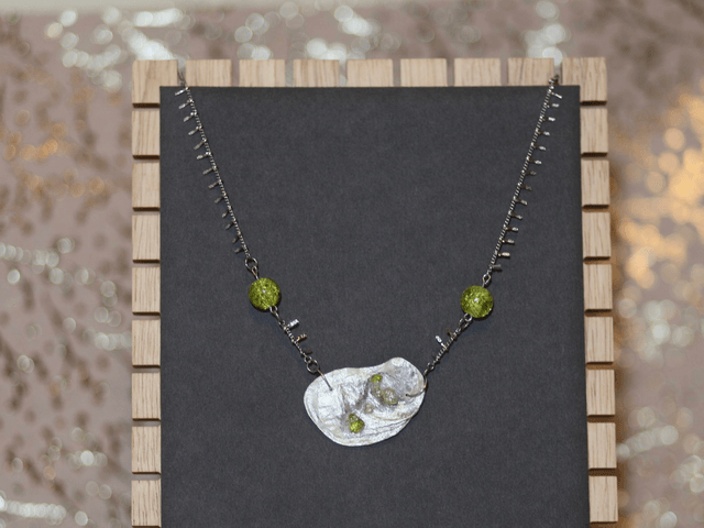 'écume satinée' necklace