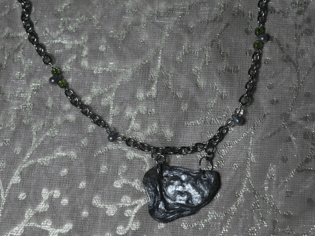 'écaille métallique' necklace