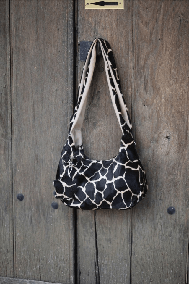 reversible shoulder bag - giraffe / camel creme