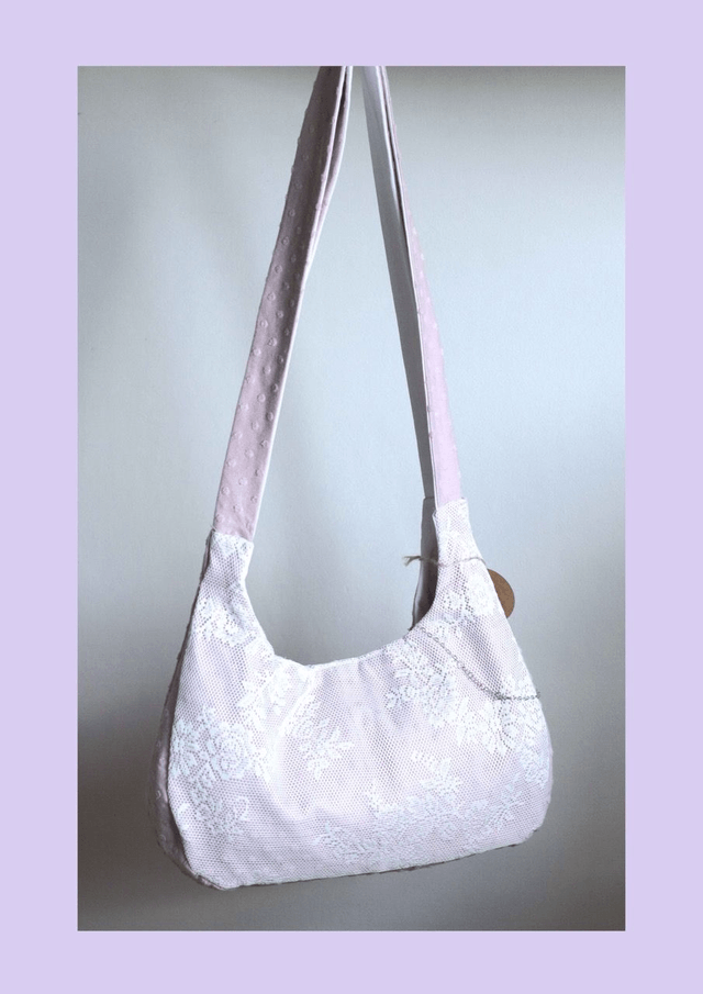 lace shoulder bag and chain