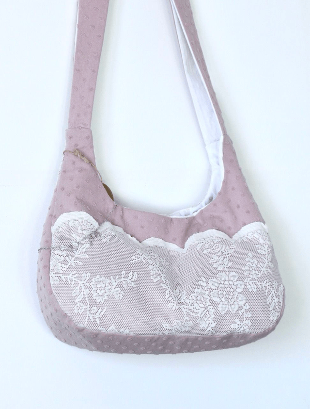 lace shoulder bag and chain