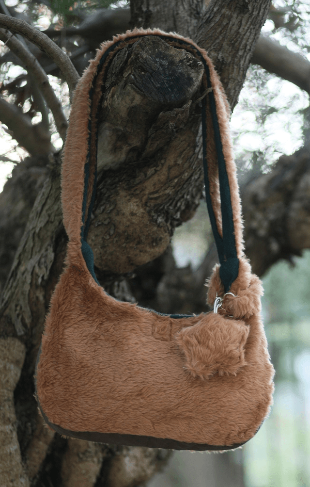 reversible shoulder bag - green / faux fur